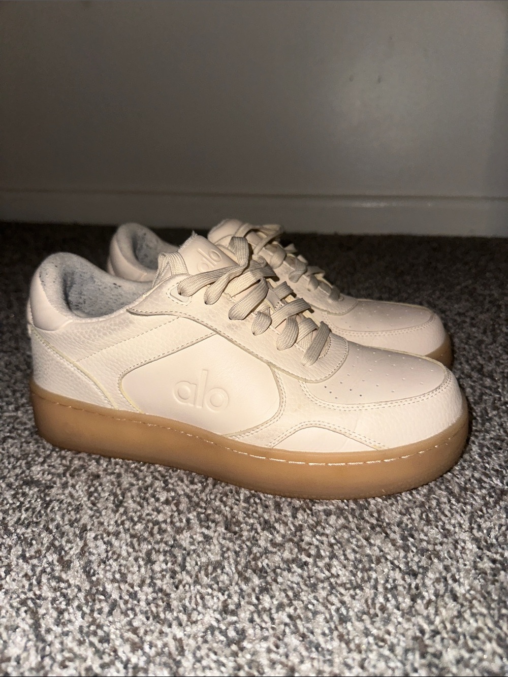ALO Yoga Cream Sneakers with Gum Sole